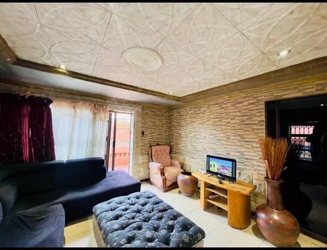 2 BEDROOM HOUSE FOR SALE IN PHIRI